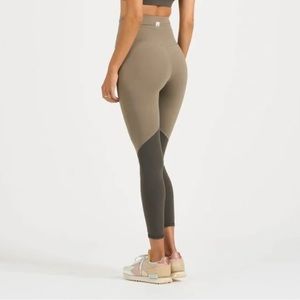 VUORI colorblock legging